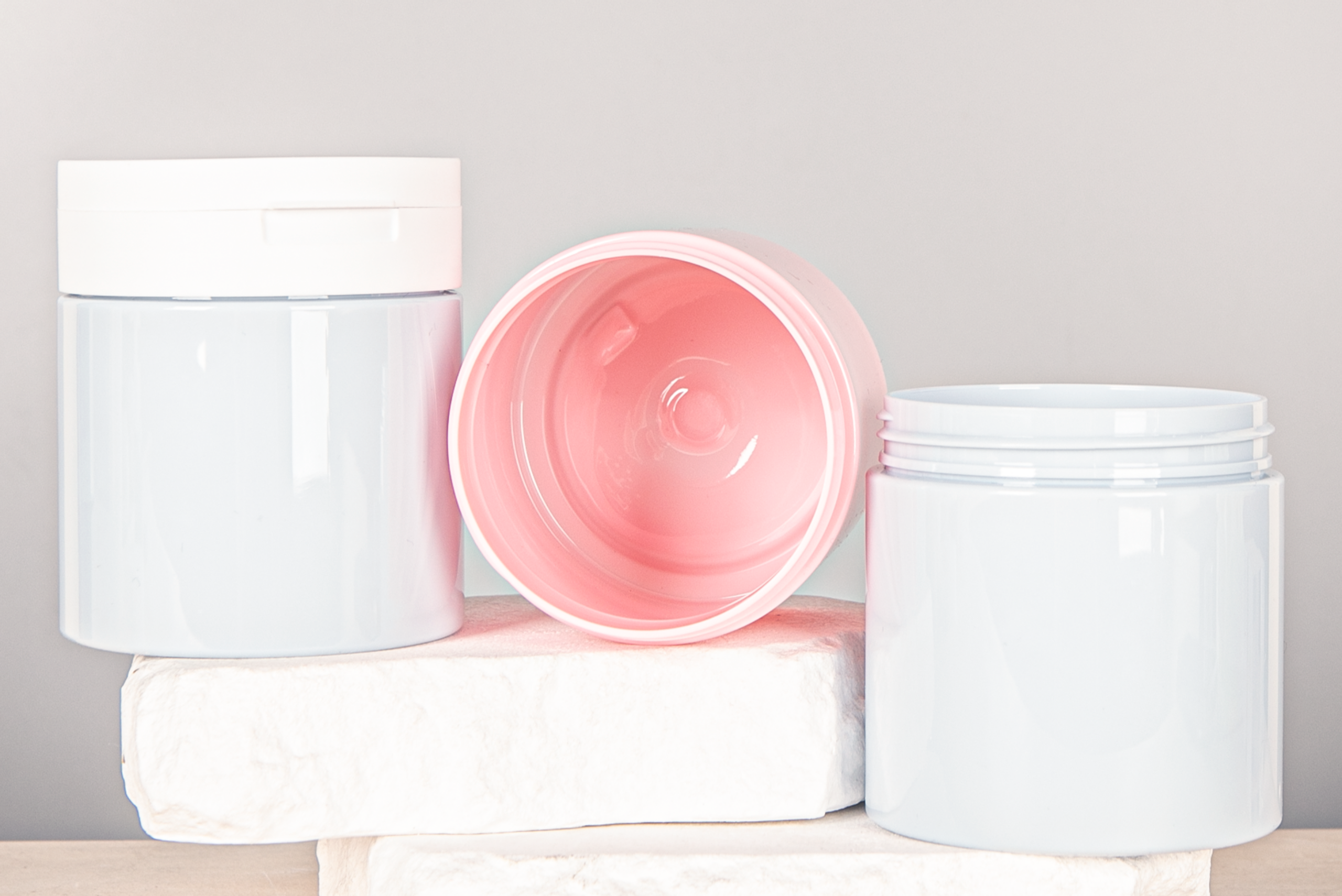 Display set of 200ml glossy white PET cosmetic cotton pad jar with pink inner flip lid, empty skincare container - Sunripack