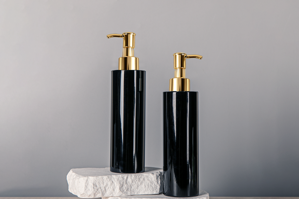 Factory 250ml black glossy PET shampoo bottle with gold electroplated lotion pump | Sunripack